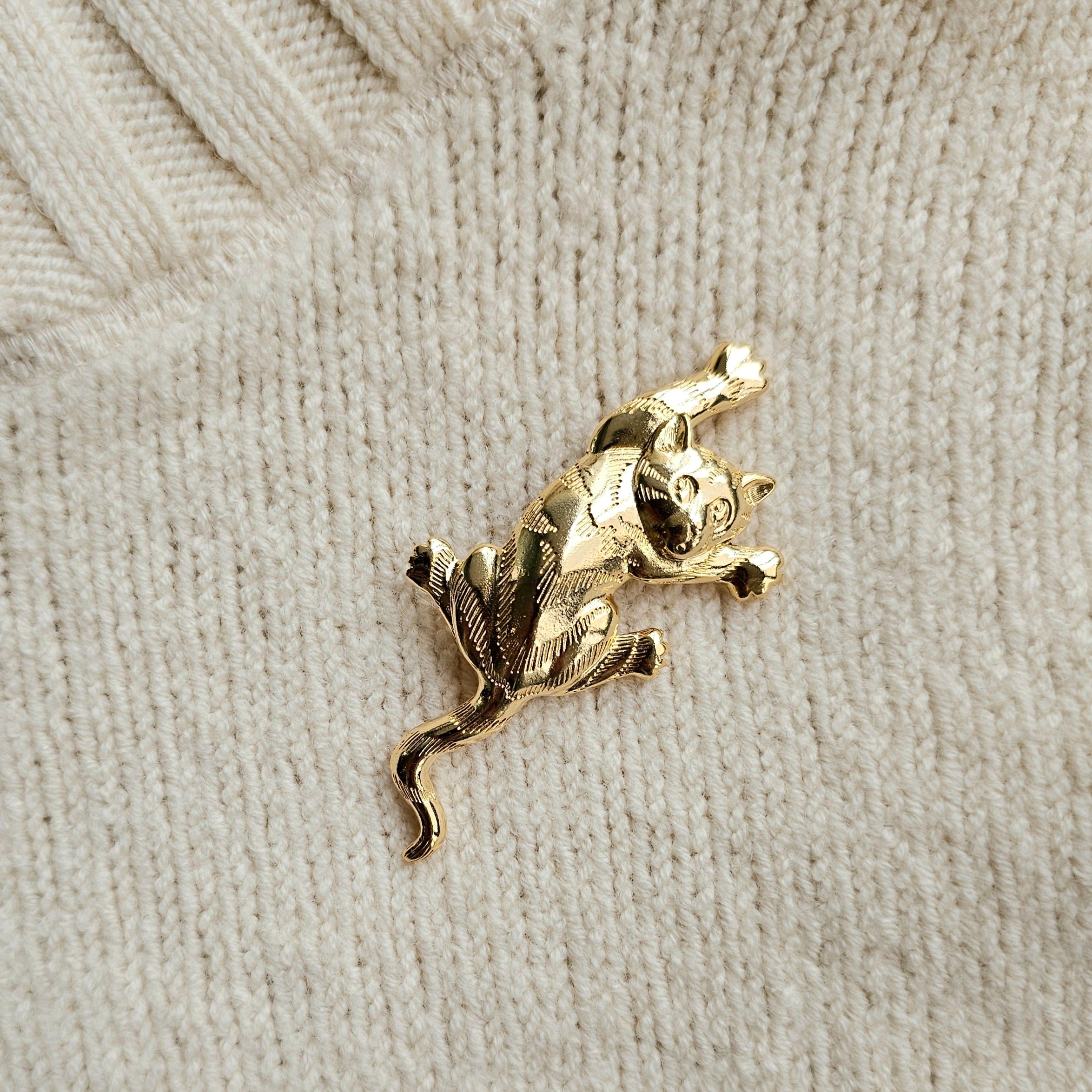 Vintage Gold Cat Brooch