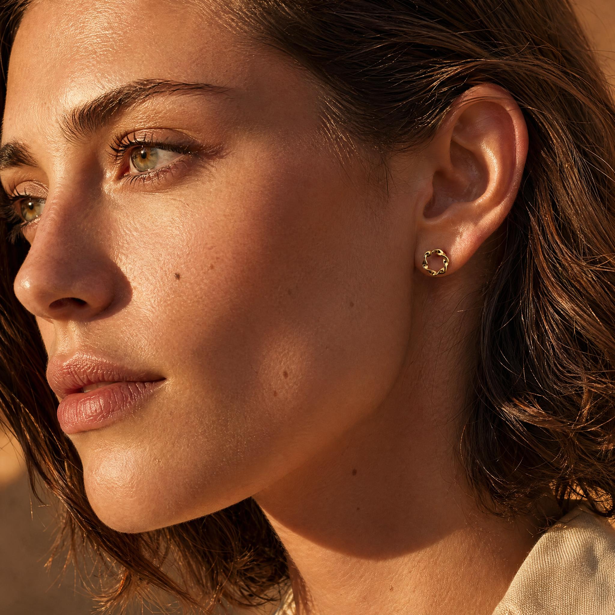 Twisted Circle Stud Earrings