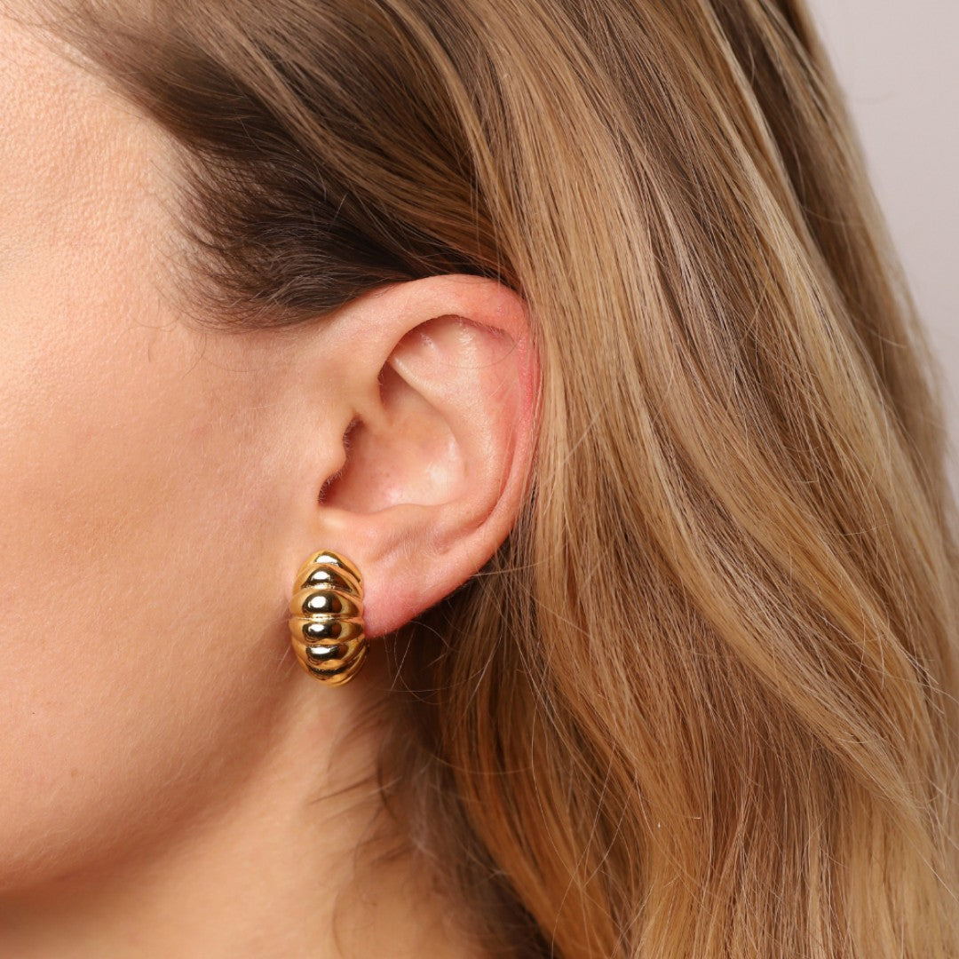 Vintage Gold Ripple Dome Clip On Earrings