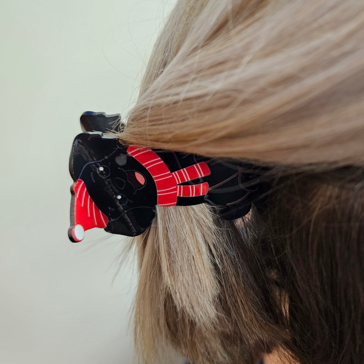 Black Winter Dog Claw Clip